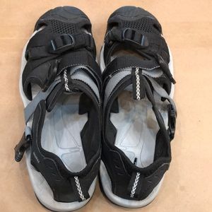 Humtto water shoes / Sandals
